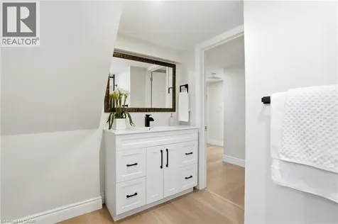 894 Garth Street Hamilton ON L9G 4K9