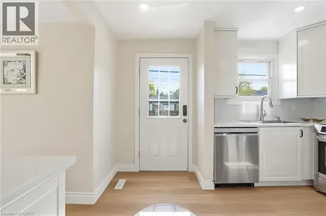 894 Garth Street Hamilton ON L9G 4K9