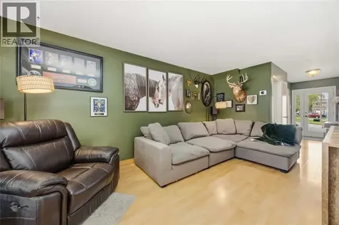 854 Lanark Crescent Sarnia ON N7S 4E4