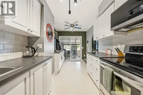 854 Lanark Crescent Sarnia ON N7S 4E4