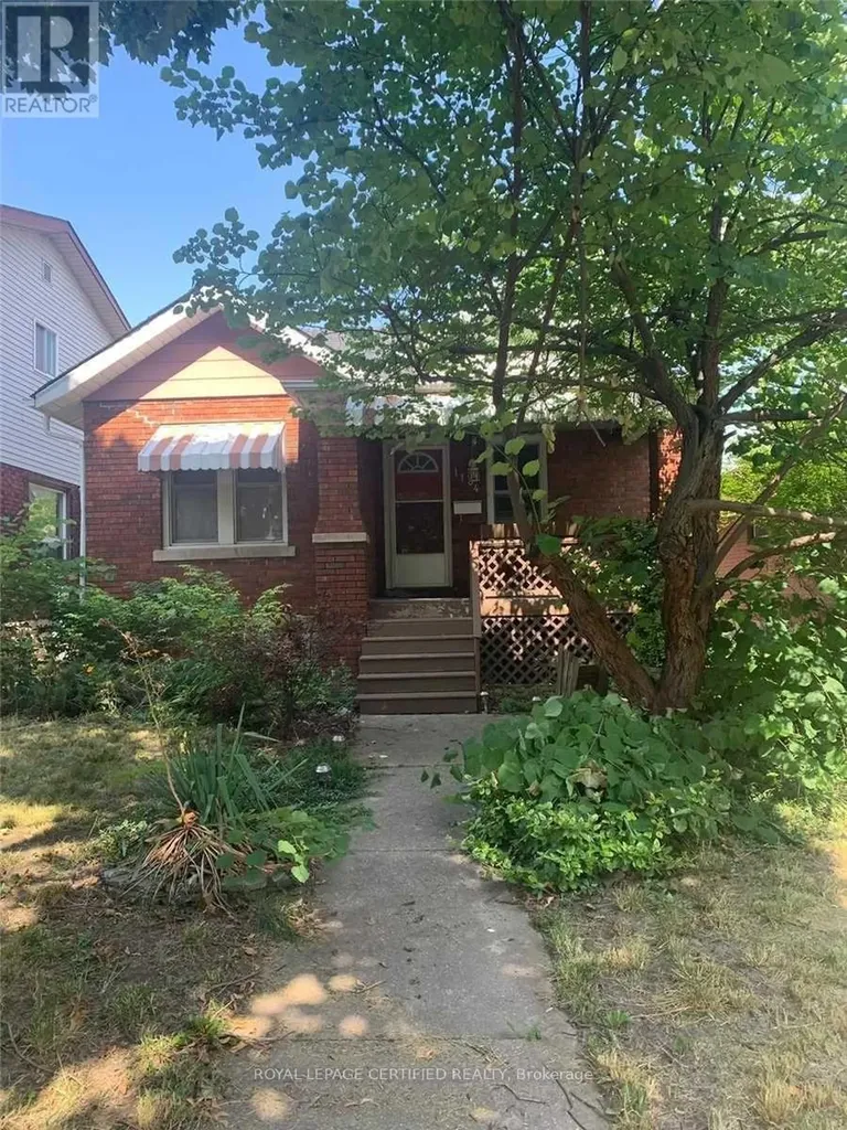 1184 Janette Avenue Windsor ON N9A 5A7