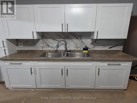1184 Janette Avenue Windsor ON N9A 5A7