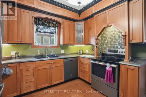 57 Rosebery Place St. Thomas ON N5R 2H9