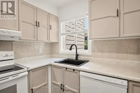16 Stamford Private Ottawa ON K1T 3J1