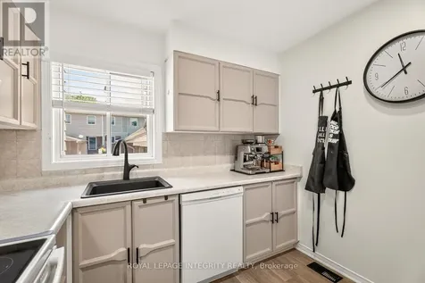 16 Stamford Private Ottawa ON K1T 3J1