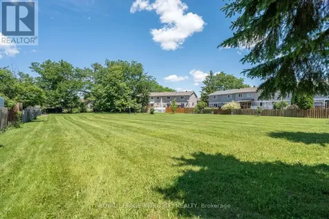 16 Stamford Private Ottawa ON K1T 3J1