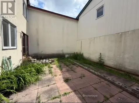 2063 Jasmine Crescent Ottawa ON K1J 7W2
