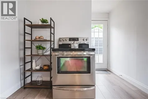 11 Broadview Avenue Cambridge ON N1R 3V6
