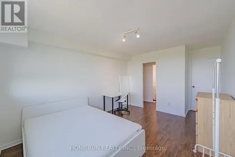 555 Brittany Drive Ottawa ON K1K 4C5