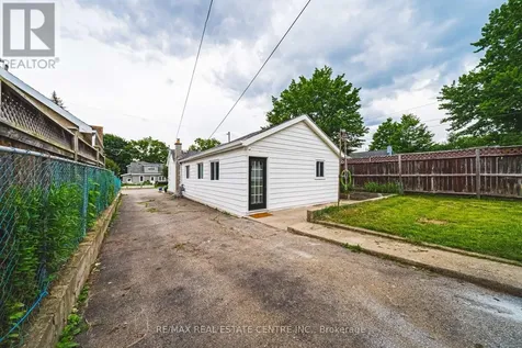 11 Broadview Crescent Cambridge ON N1R 3V6