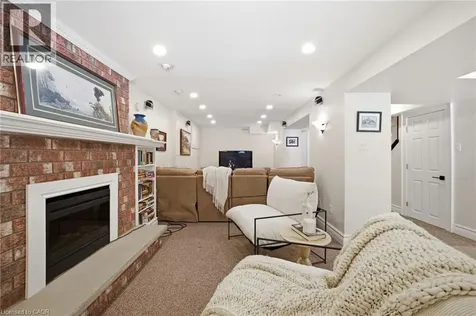 28 Taywood Court Hamilton ON L9H 7A2