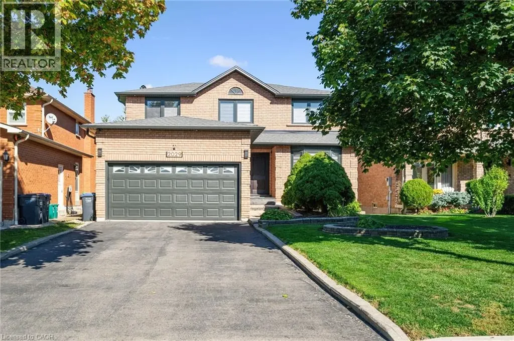 2029 Kempton Park Drive Mississauga ON L5M 2Z4