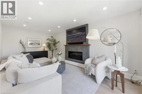 2029 Kempton Park Drive Mississauga ON L5M 2Z4