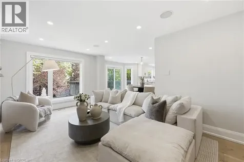 2029 Kempton Park Drive Mississauga ON L5M 2Z4