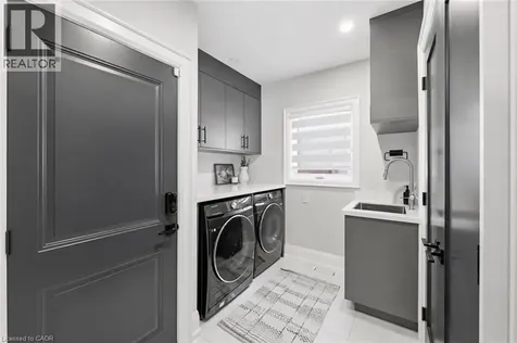 2029 Kempton Park Drive Mississauga ON L5M 2Z4