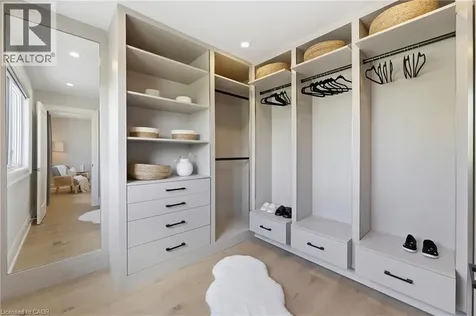 2029 Kempton Park Drive Mississauga ON L5M 2Z4