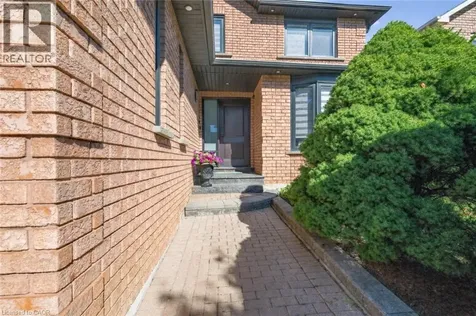 2029 Kempton Park Drive Mississauga ON L5M 2Z4
