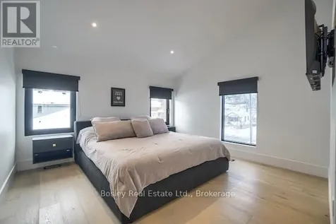 142 Sixth Street Collingwood ON L9Y 1Y9