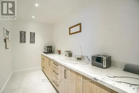142 Sixth Street Collingwood ON L9Y 1Y9