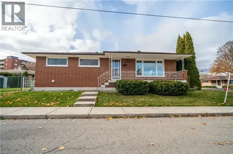 4 Starlight Court Hamilton ON L8K 4C8