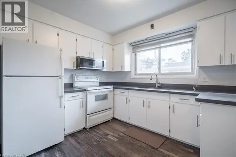 4 Starlight Court Hamilton ON L8K 4C8