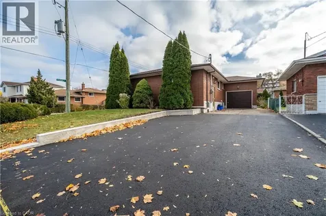 4 Starlight Court Hamilton ON L8K 4C8
