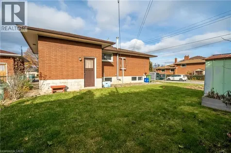 4 Starlight Court Hamilton ON L8K 4C8