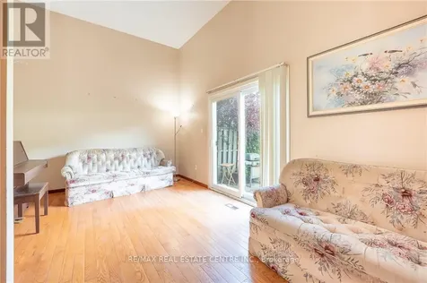 51 Paulander Drive Kitchener ON N2M 5E5