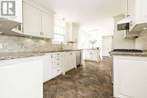 174 Lloydalex Crescent Ottawa ON K0A 1L0