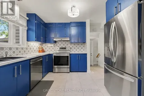 20 Lavina Crescent Ottawa ON K2H 7P2
