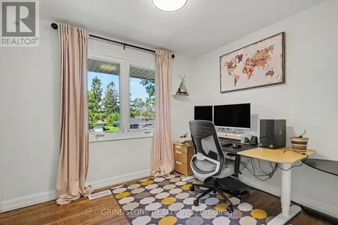 20 Lavina Crescent Ottawa ON K2H 7P2