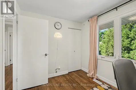 20 Lavina Crescent Ottawa ON K2H 7P2