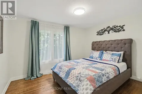 20 Lavina Crescent Ottawa ON K2H 7P2
