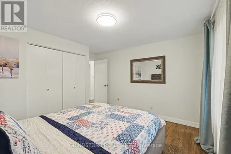 20 Lavina Crescent Ottawa ON K2H 7P2