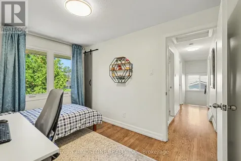 20 Lavina Crescent Ottawa ON K2H 7P2