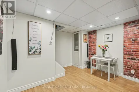 20 Lavina Crescent Ottawa ON K2H 7P2