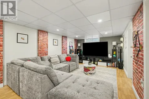 20 Lavina Crescent Ottawa ON K2H 7P2