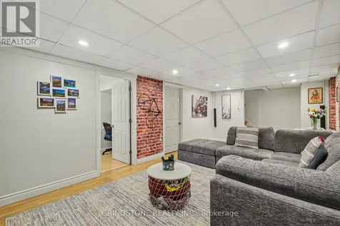 20 Lavina Crescent Ottawa ON K2H 7P2