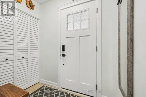 20 Lavina Crescent Ottawa ON K2H 7P2
