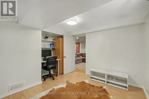 20 Lavina Crescent Ottawa ON K2H 7P2