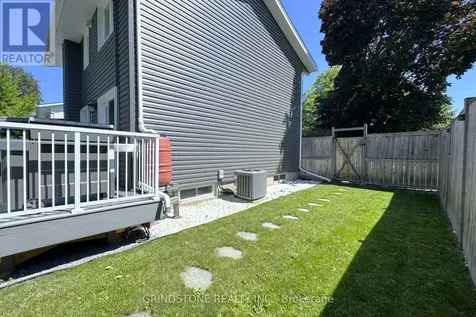 20 Lavina Crescent Ottawa ON K2H 7P2