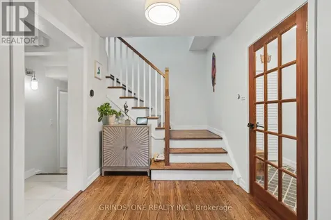 20 Lavina Crescent Ottawa ON K2H 7P2