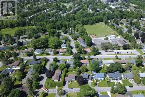 20 Lavina Crescent Ottawa ON K2H 7P2