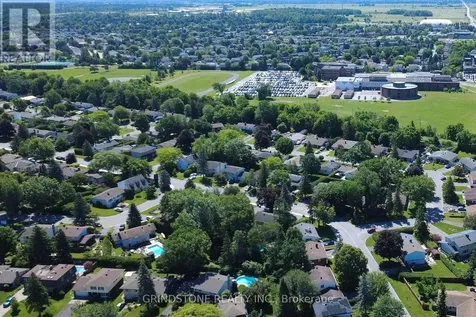 20 Lavina Crescent Ottawa ON K2H 7P2