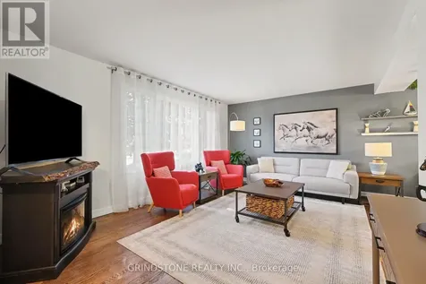 20 Lavina Crescent Ottawa ON K2H 7P2