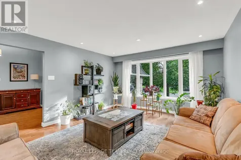 62 Northpark Drive Ottawa ON K1B 3R8