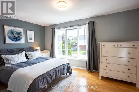 4620 Ogilvie Walk Crescent Ottawa ON K1J 1G7