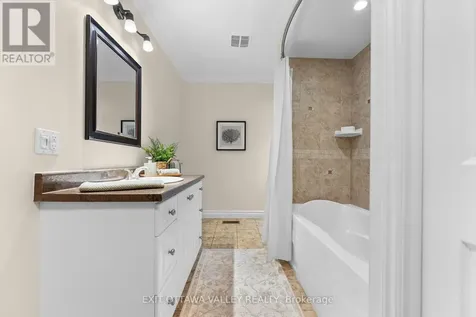 164 Maple Avenue Pembroke ON K8A 1L2