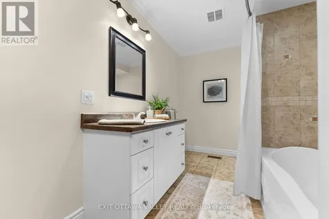 164 Maple Avenue Pembroke ON K8A 1L2