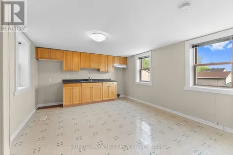 164 Maple Avenue Pembroke ON K8A 1L2